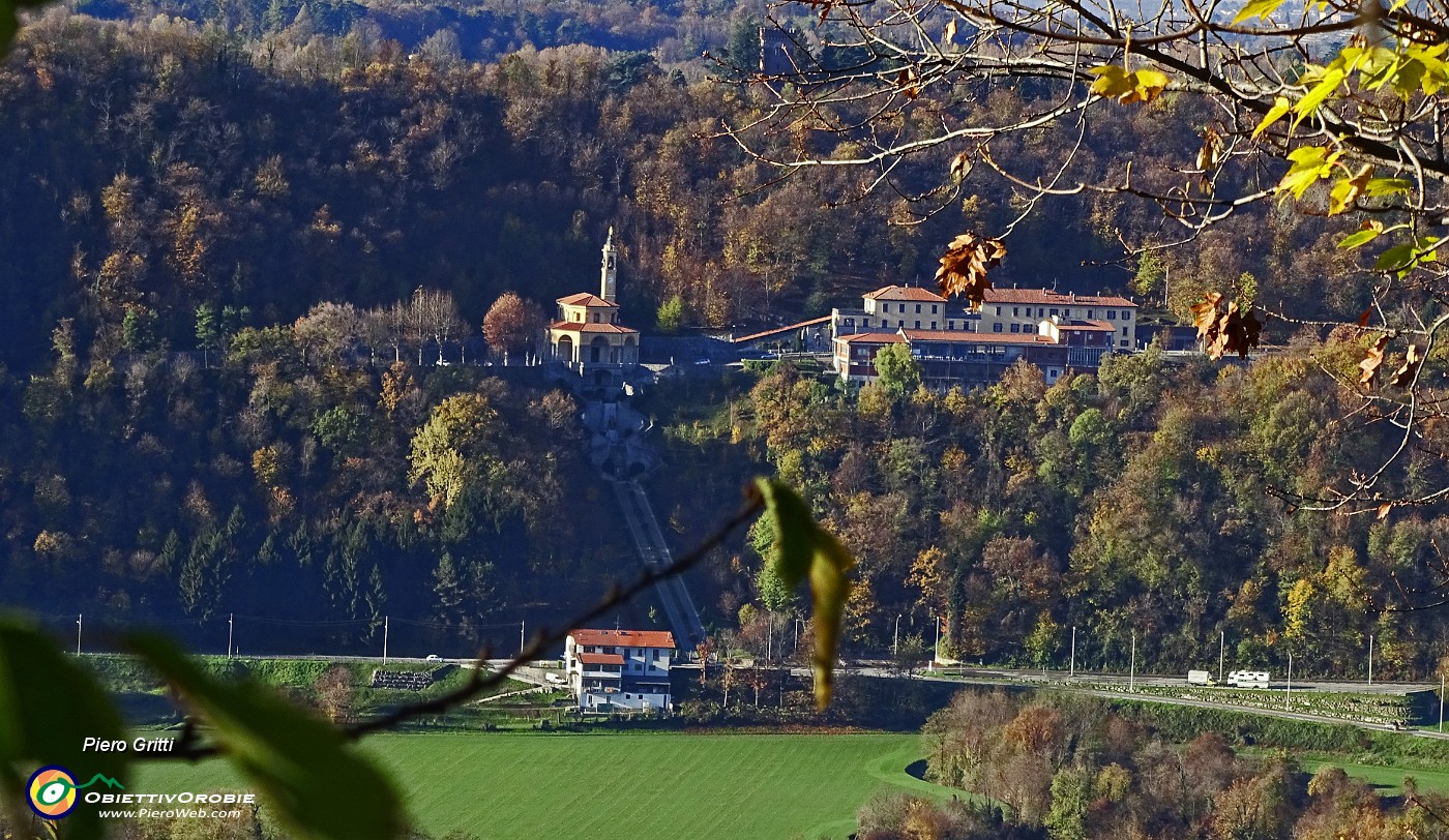 24 Bella vista zoomata sulla Madonna del Bosco.JPG -                                